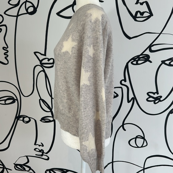 Bloomingdale’s Aqua 100% cashmere sweater  ⭐️ - Picture 2 of 6